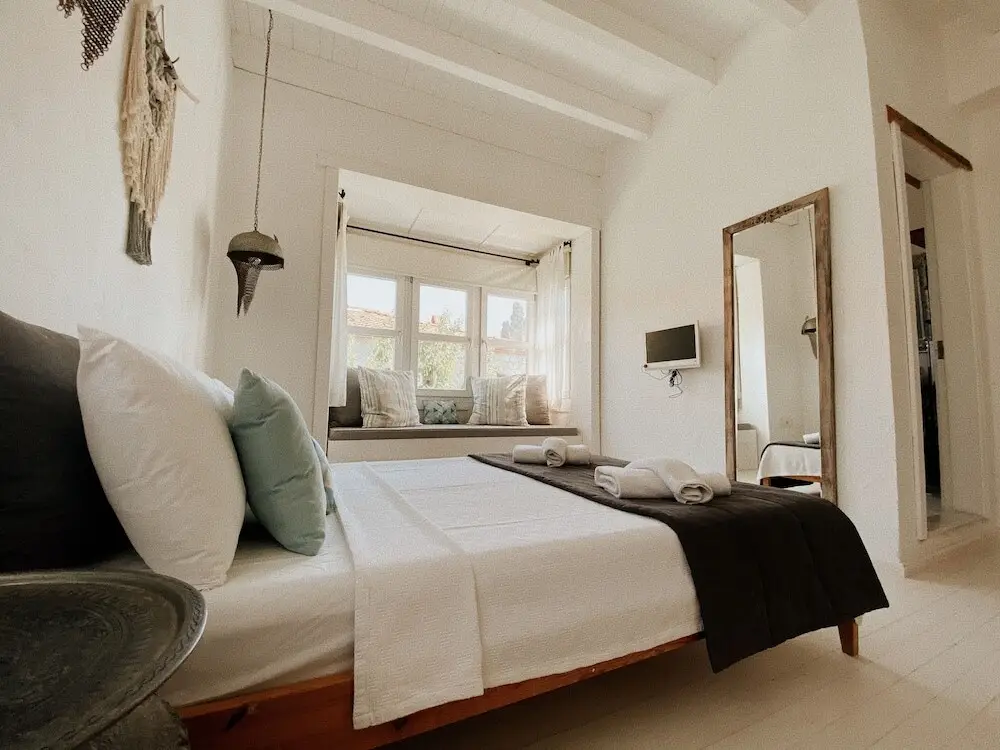 Чешме: Hotel B House
