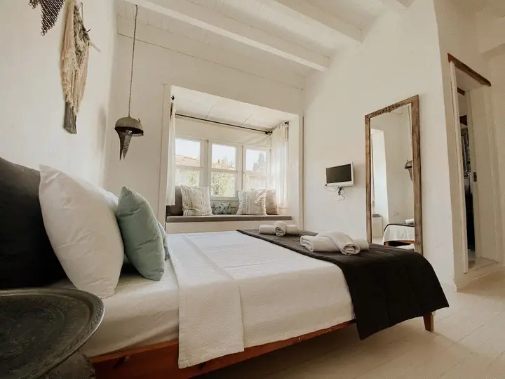 Чешме: Hotel B House