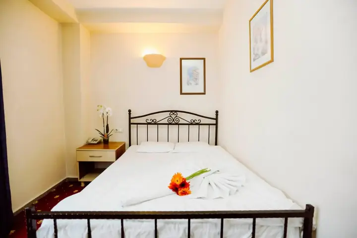 Ортака: Ozalp Han Hotel