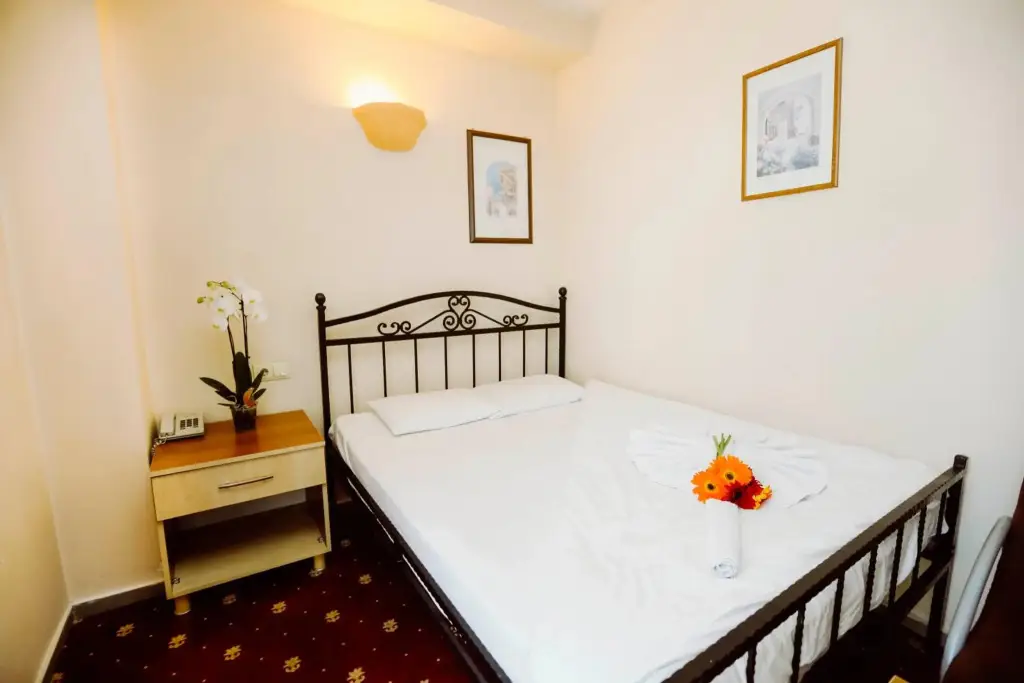 Ортака: Ozalp Han Hotel