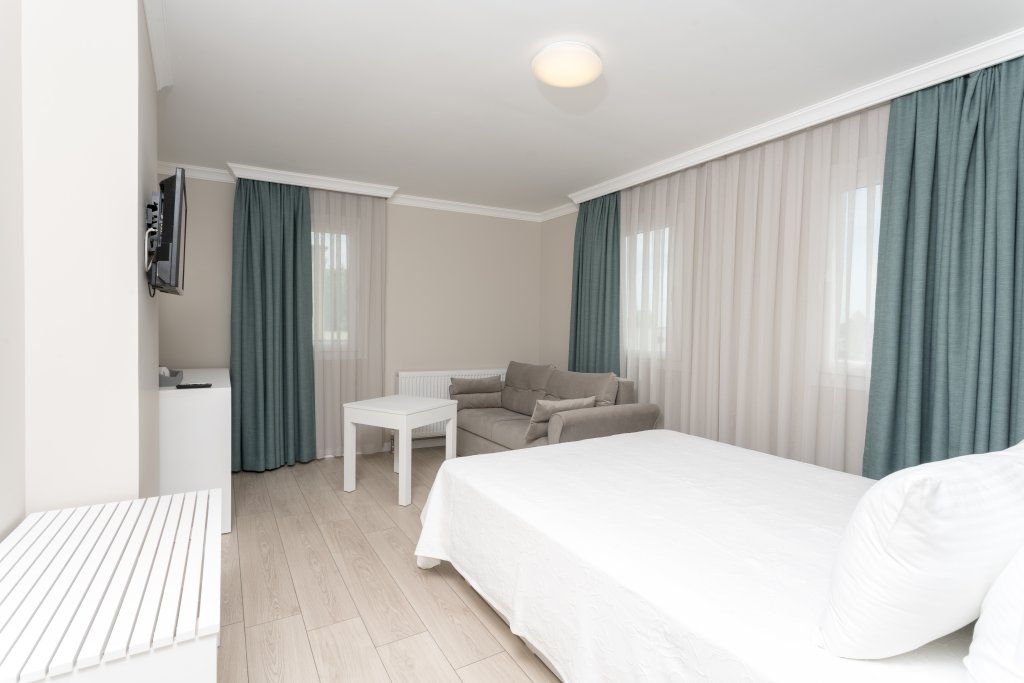 Bay Nihat Lale Otel — фото 1