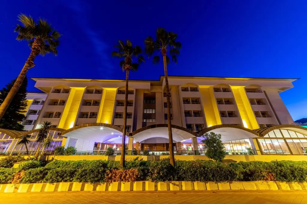 Faros Premium Beach Hotel — фото 1