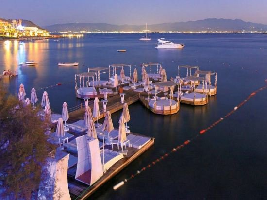 Акьярлар: Camelot Beach Hotel