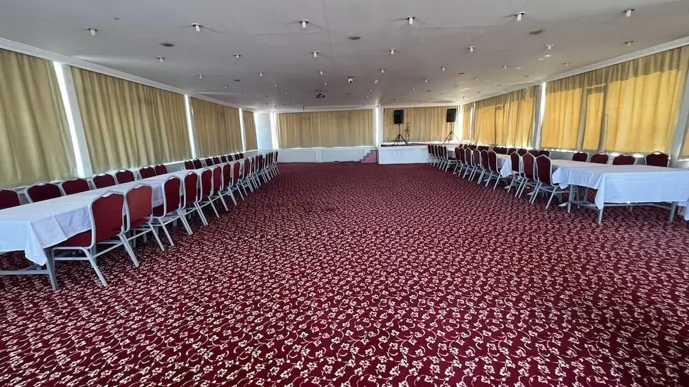 Нигде: Osmanbey Hotel
