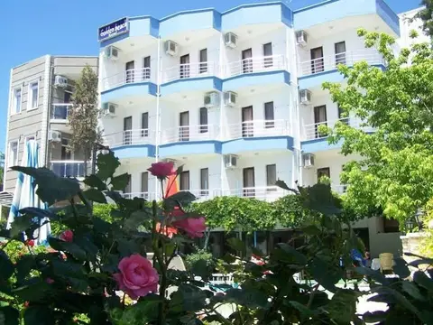 Golden Beach Hotel — фото 1