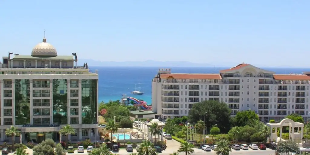 Капикири: Laur Hotels