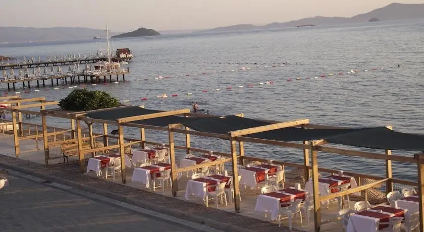 Ado Beach Hotel — фото 1