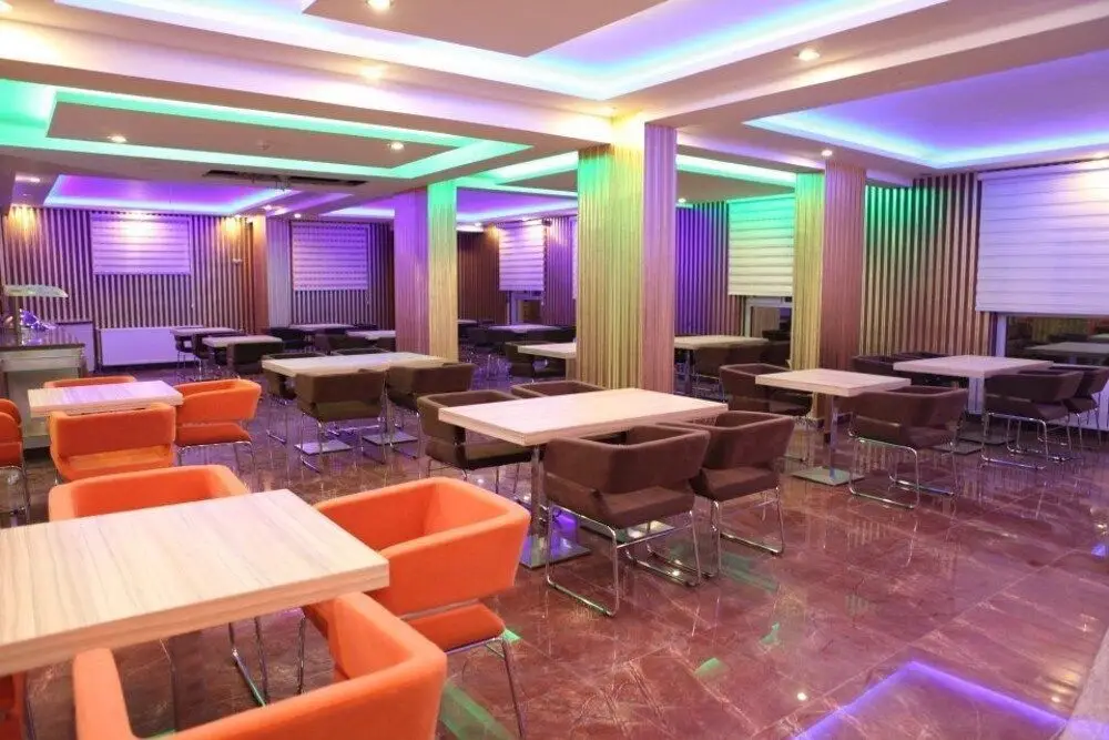Татван: Mostar Hotel