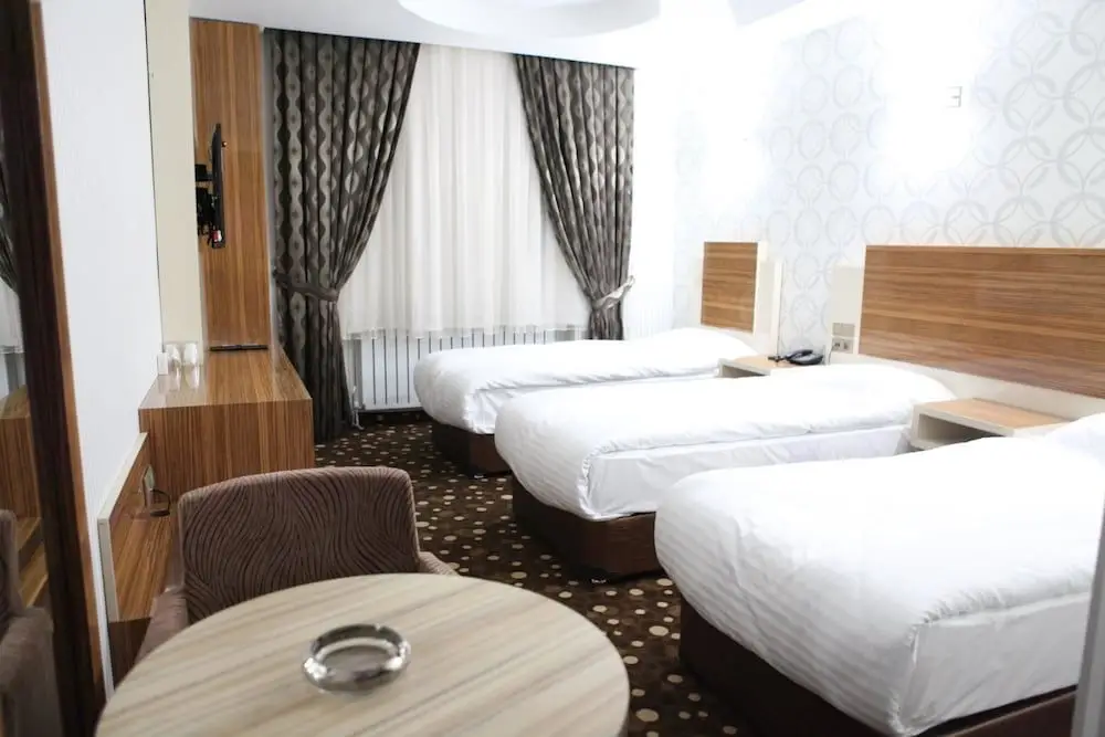 Татван: Mostar Hotel