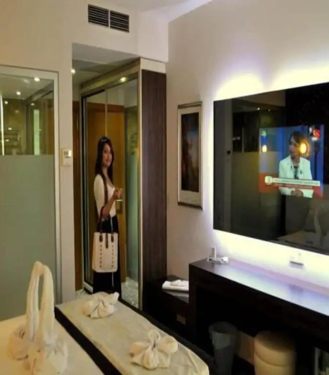 Бурхание: Idahan Hotel