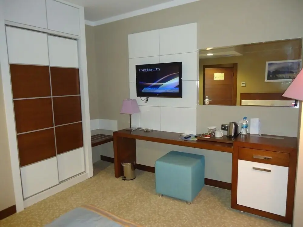 Ван: Menua Hotel