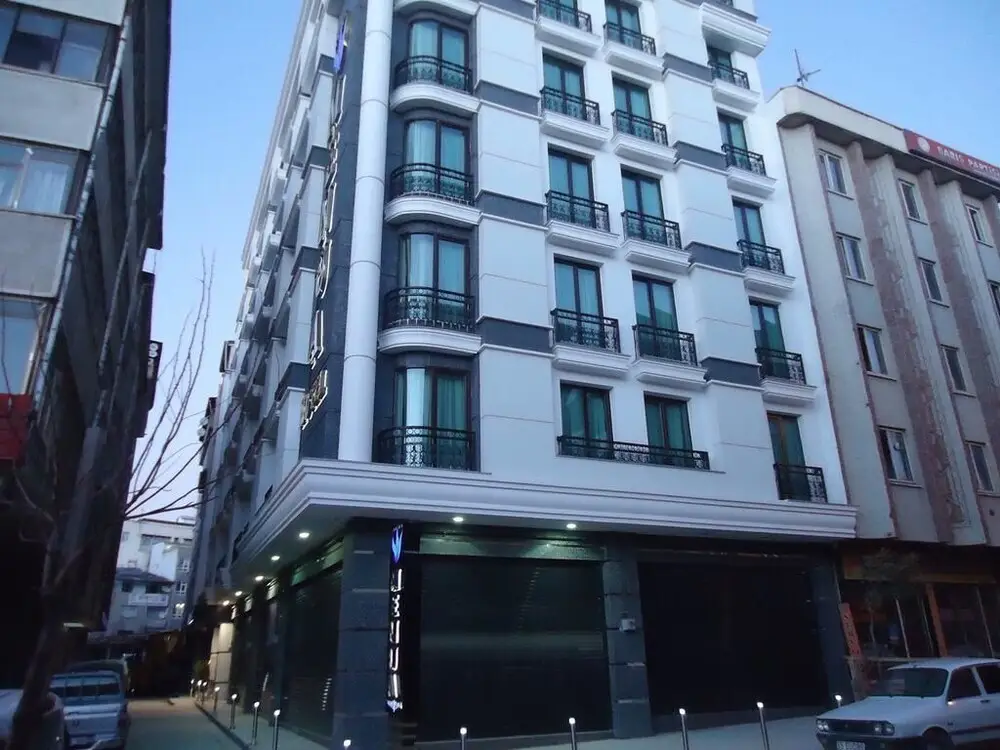 Ван: Menua Hotel