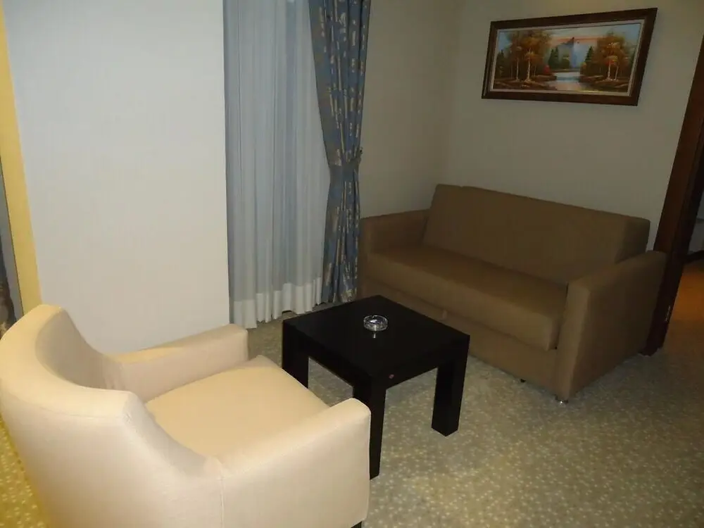 Ван: Menua Hotel