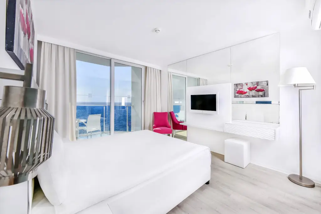 Le Bleu Hotel & Resort — фото 1
