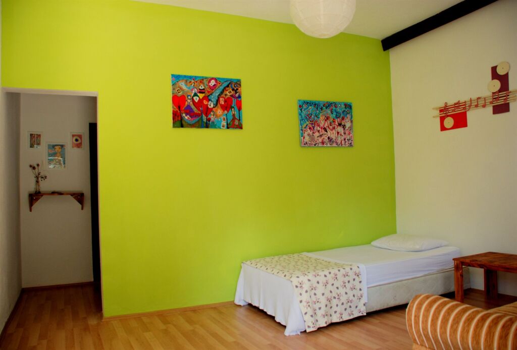 Чиралы: Dionysos Lodge
