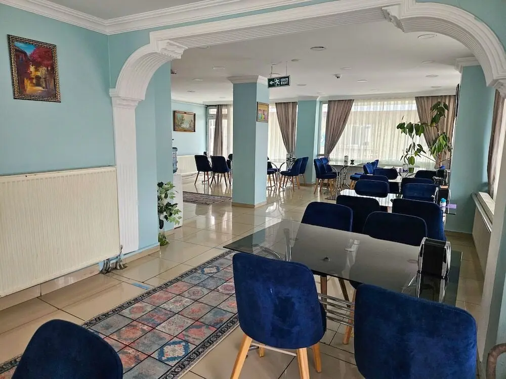 Татван: Otel Karaman