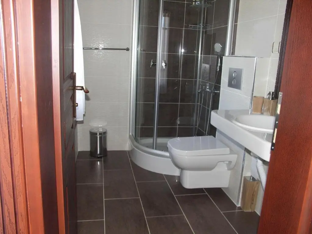 Айвалык: Mythos Hotel