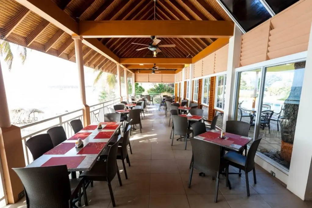 Tropical Beach Hotel — фото 1