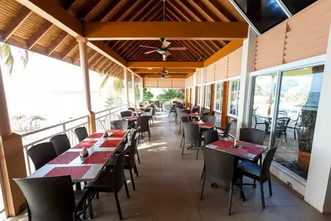 Tropical Beach Hotel — фото 1