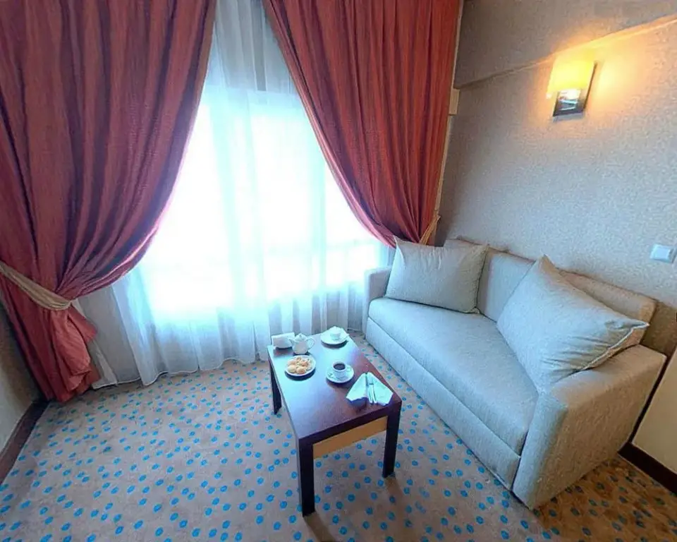 Измир: Mom Hotel
