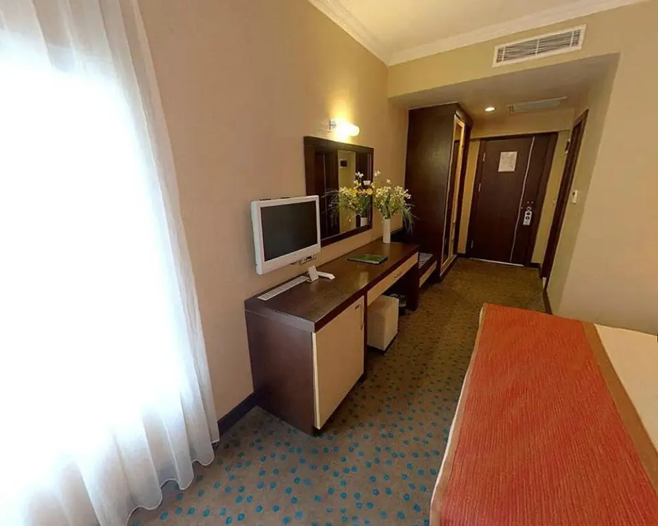 Измир: Mom Hotel