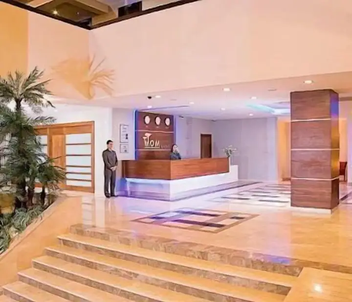 Измир: Mom Hotel