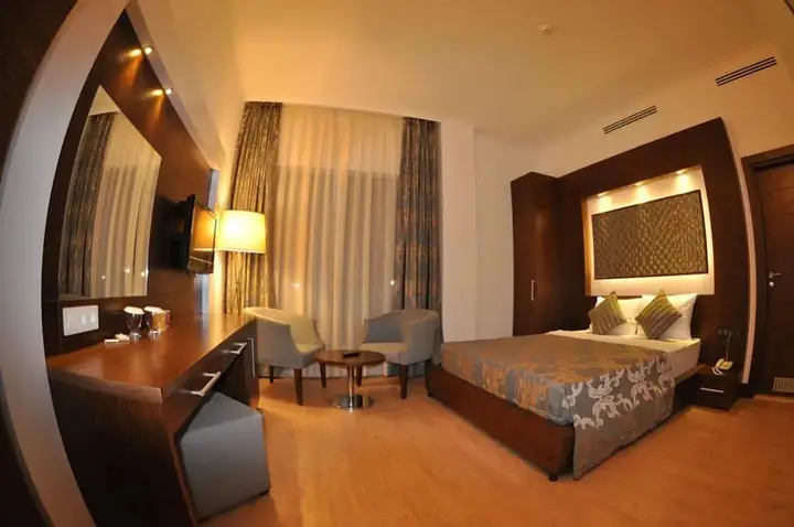 Тургутрейс: Small Beach Hotel