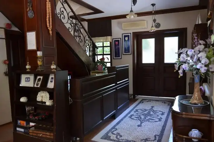 Анталья: Candles House