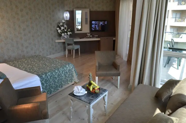Чолакли: Port Side Resort