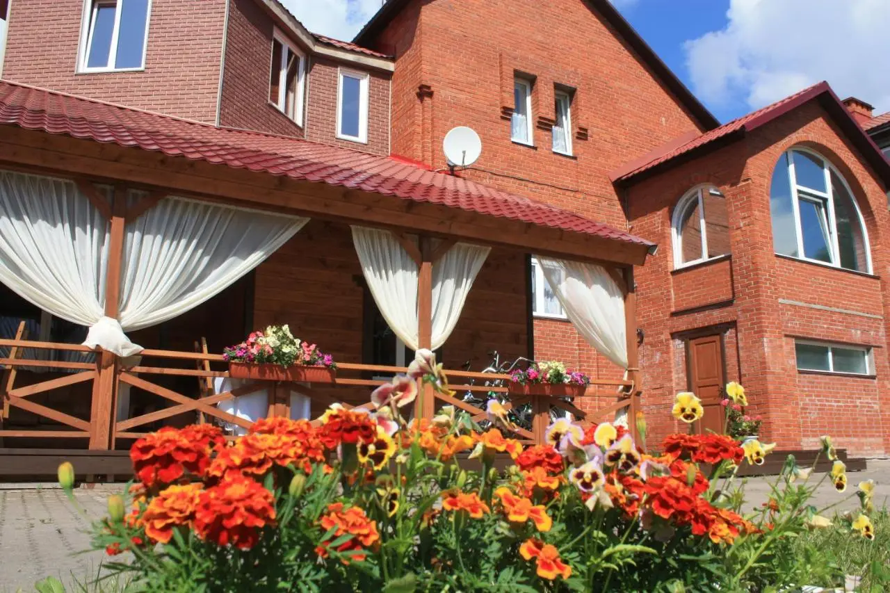 Reshetnikovo: Гостевой дом Le Chalet