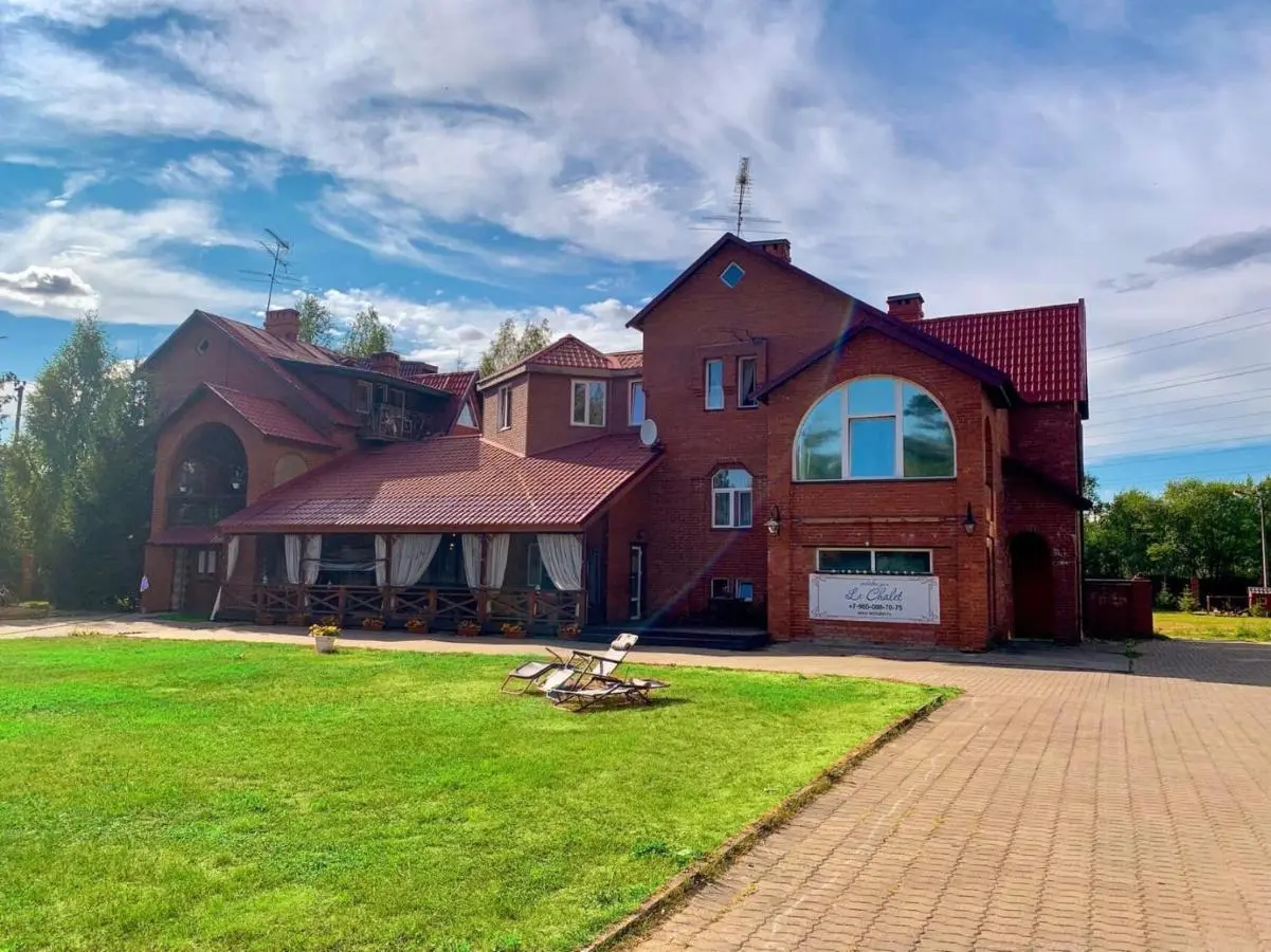 Reshetnikovo: Гостевой дом Le Chalet