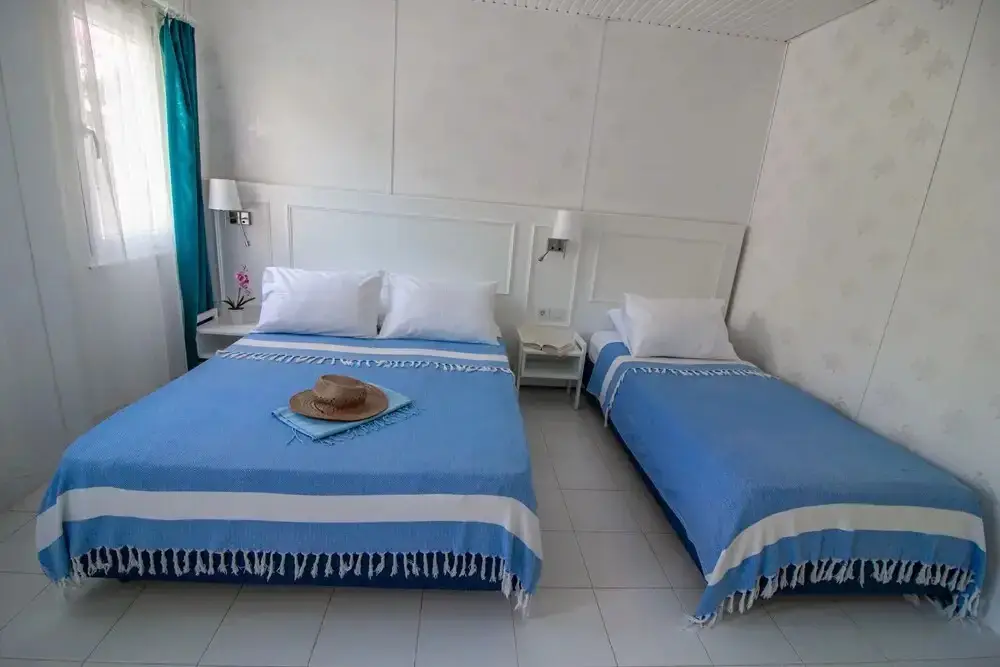 Чиралы: Blue & White Hotel