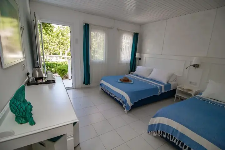 Чиралы: Blue & White Hotel