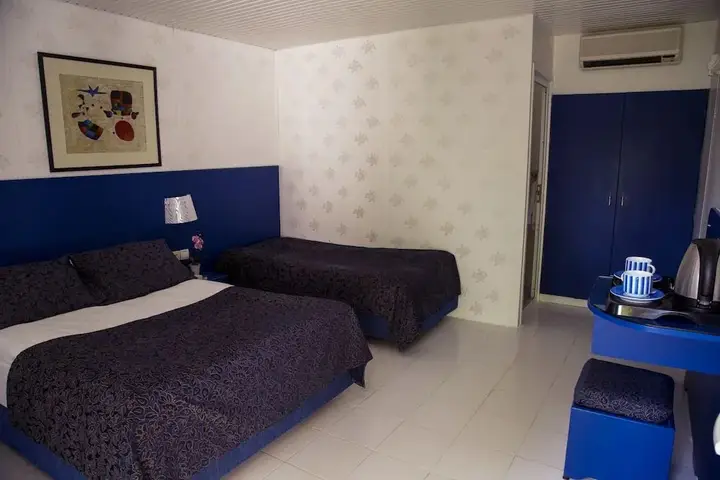 Чиралы: Blue & White Hotel