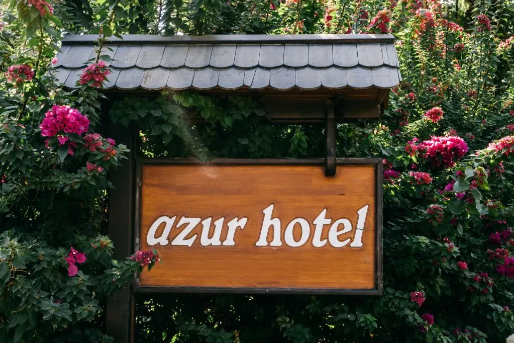 Чиралы: Azur Hotel