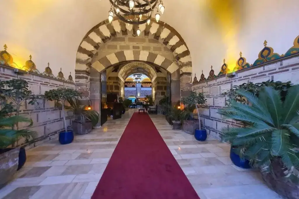 Чешме: Cesme Kanuni Kervansaray Historical Hotel