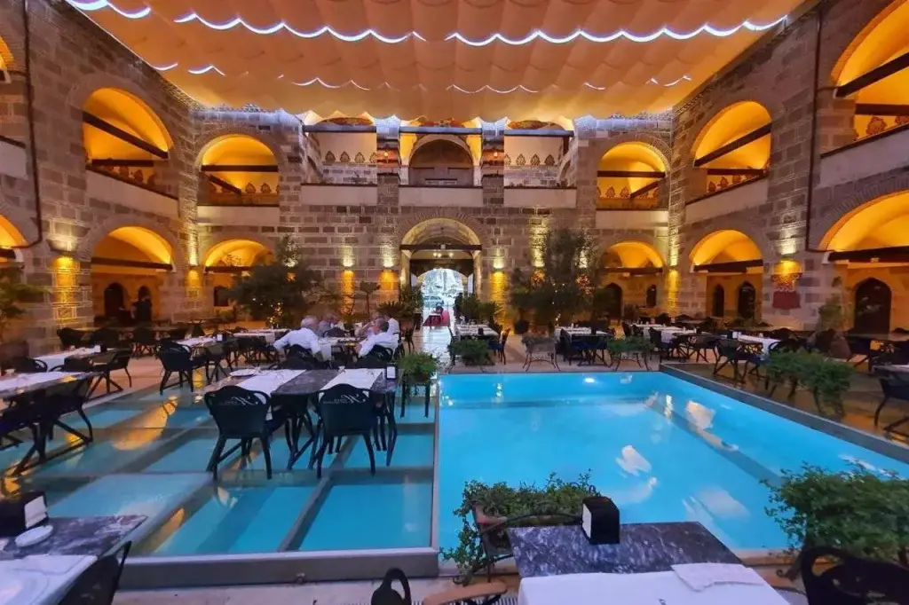 Чешме: Cesme Kanuni Kervansaray Historical Hotel