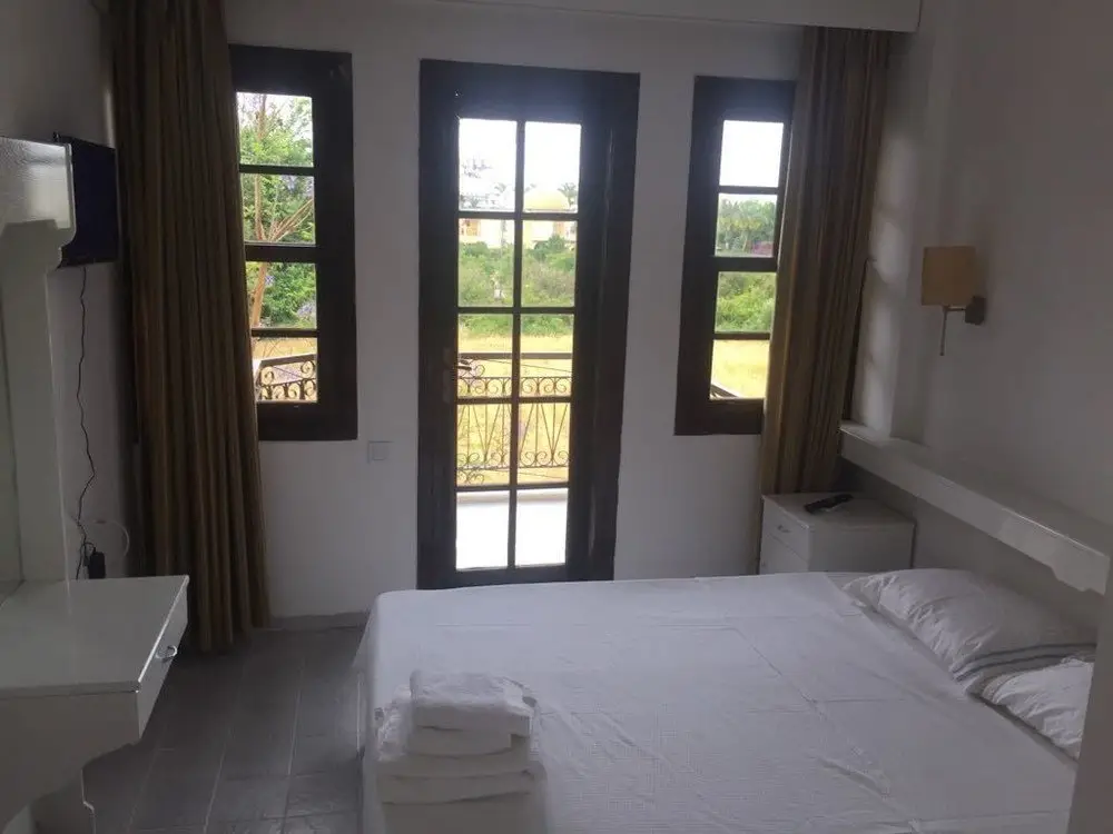 Текирова: Aloha Hotel