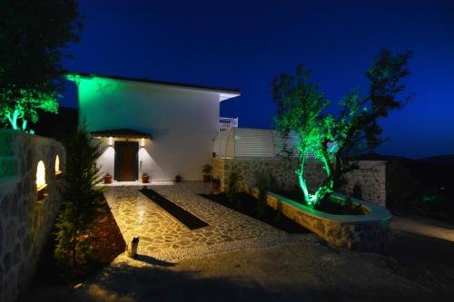 Исламлар: Aldora Villa