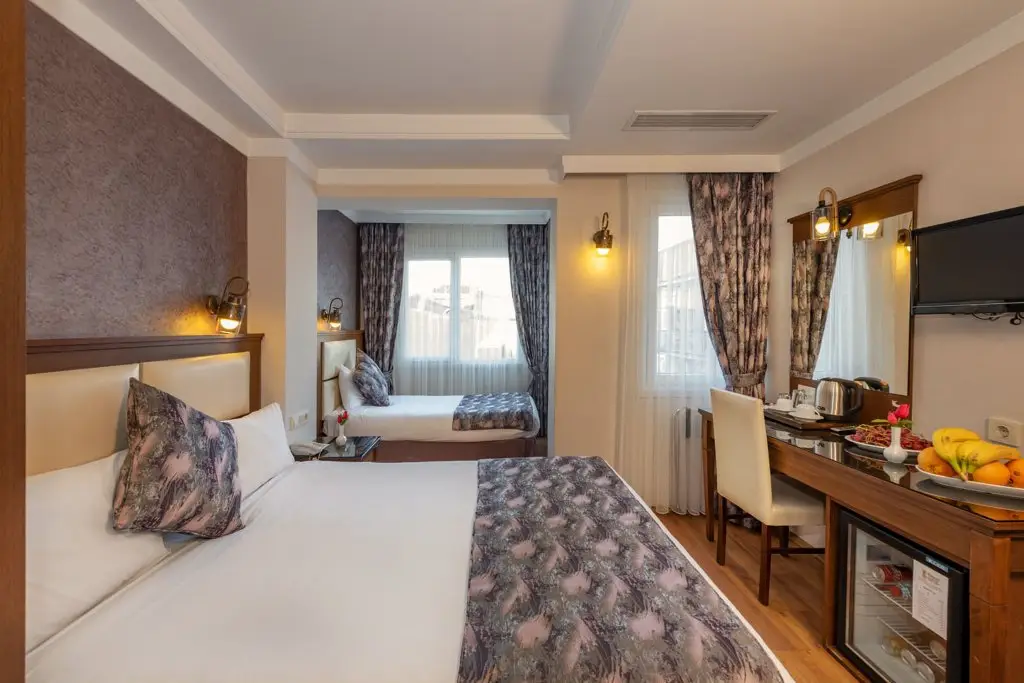 Aristocrat Hotel — фото 1