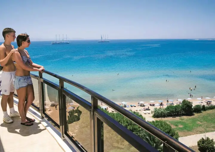 Голькой: Orion Beach Hotel