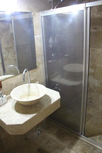 Айвали: Hilem Cave House