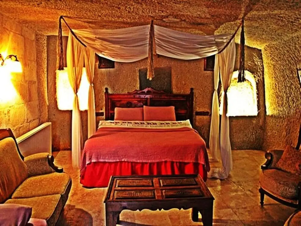Айвали: Hilem Cave House
