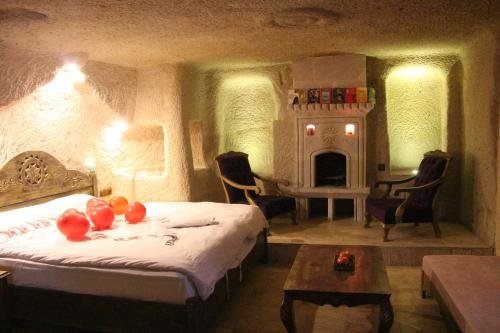 Айвали: Hilem Cave House
