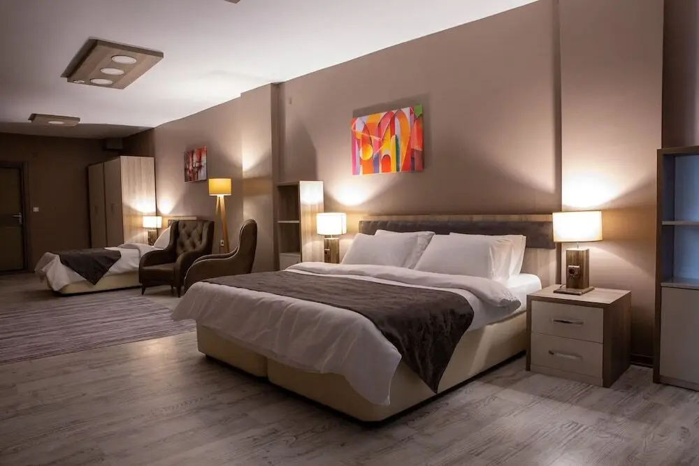 Чайджума: Staron Otel
