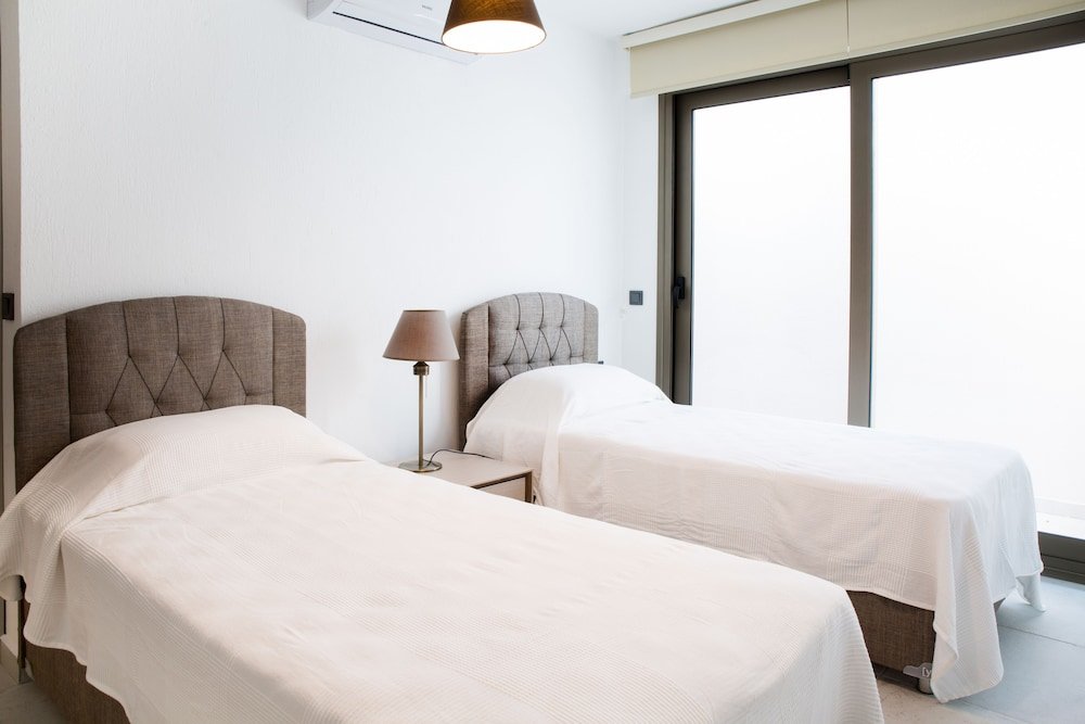 Яликавак: Important Group Villa Green