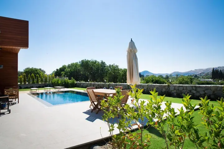 Яликавак: Important Group Villa Green