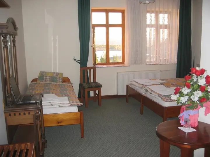 Гюзельюрт: Hotel Karvalli
