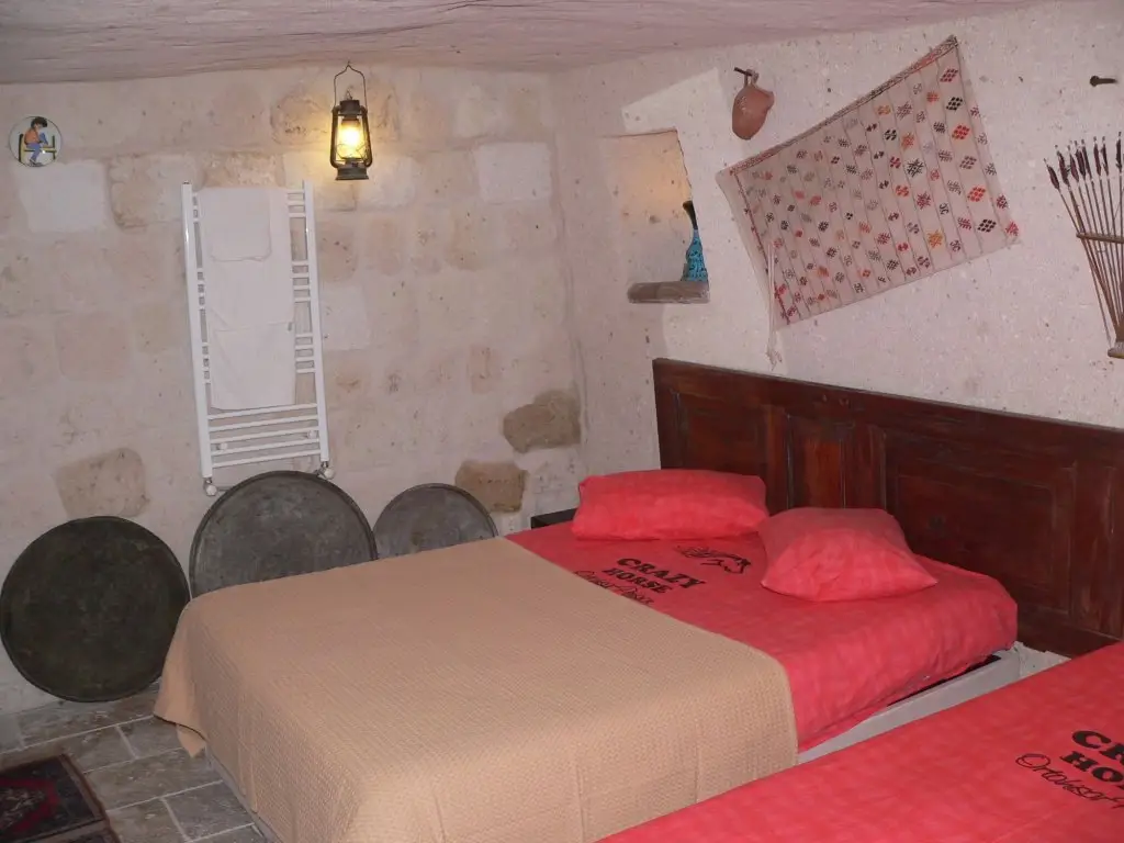Ургуп: hotels crazy horse