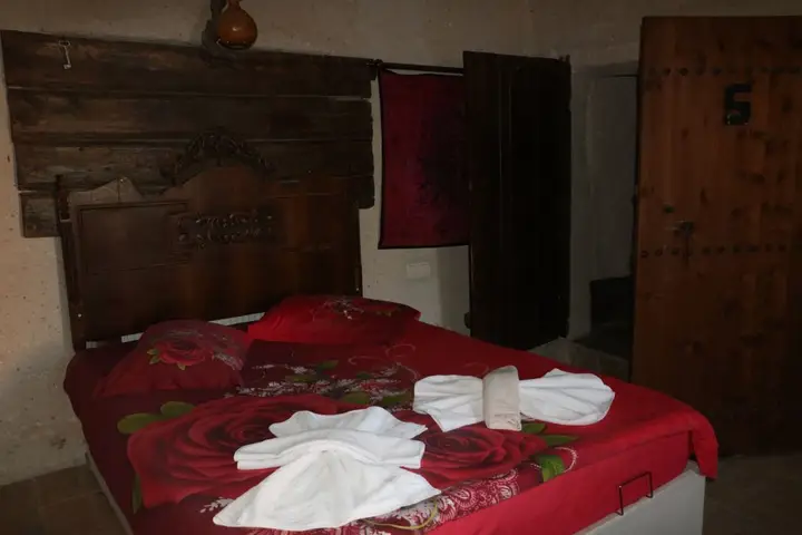 Ургуп: hotels crazy horse